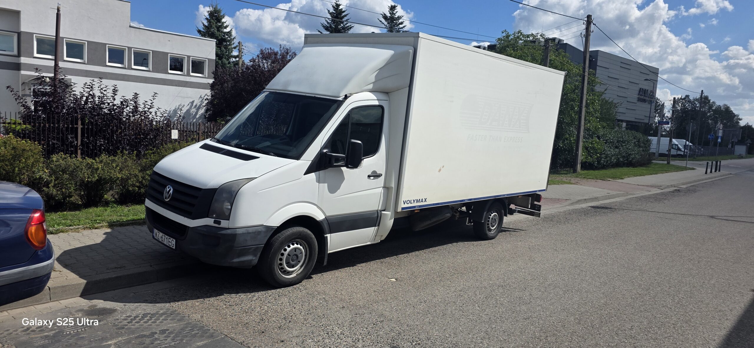 Volkswagen Crafter z kontenerem dostępny w Kamil Transport
